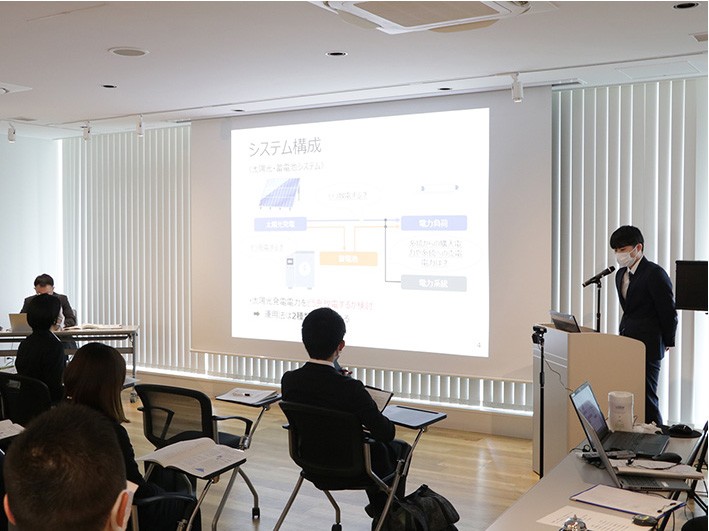 「第29回地域関連研究発表会」で経営学部の学生2人が発表