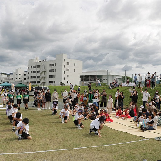ミズベリングとよがわ「いいばしょ渡船　村祭り2022」に協力！ (本学と国土交通省との連携事業)