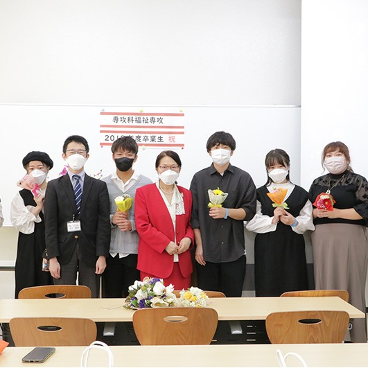 専攻科福祉専攻の同窓会組織「福祉の里」が「3年越しの卒業を祝う会」を開きました！