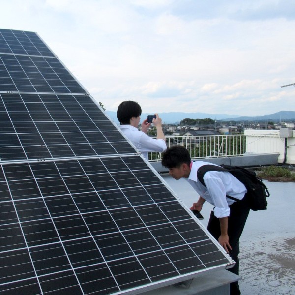 訪問調査の実施に向けて、牛川小学校・青陵中学校の 太陽光発電システムを見学しました（見目プロジェクト）