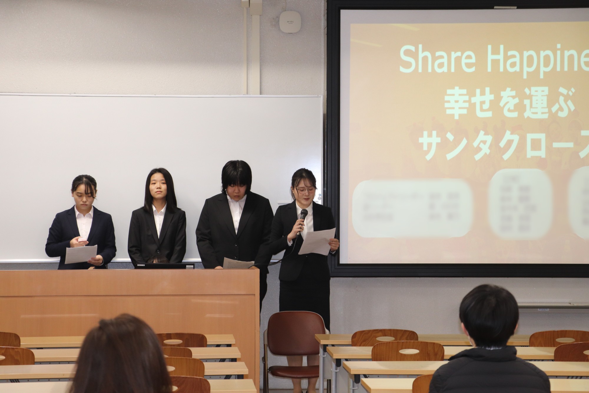 「創造性を育む学生プロジェクト活動報告会」で看護学科のメンバーが発表しました