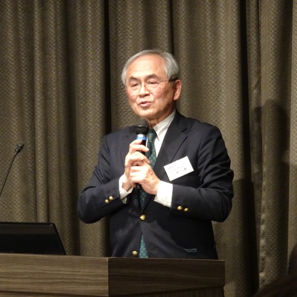 東三河懇話会第497回産官学交流サロンで経営学部長の上原衞教授が講演しました