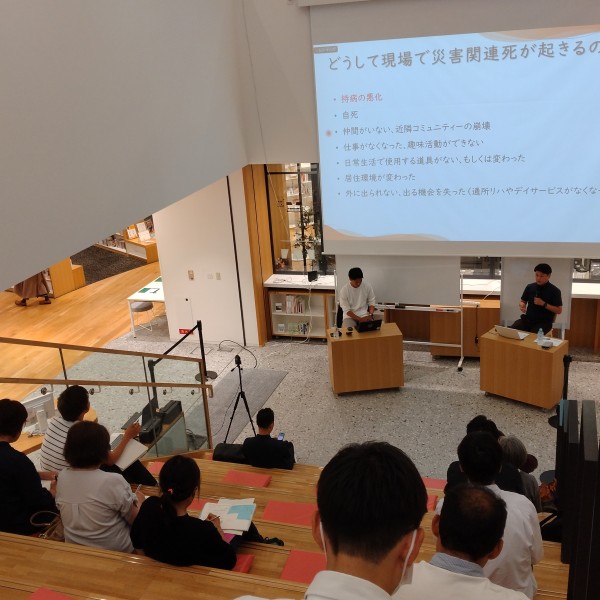 第５９回ジェネカフェで理学療法学科の塚田晋太郎助教が話題提供させていただきました