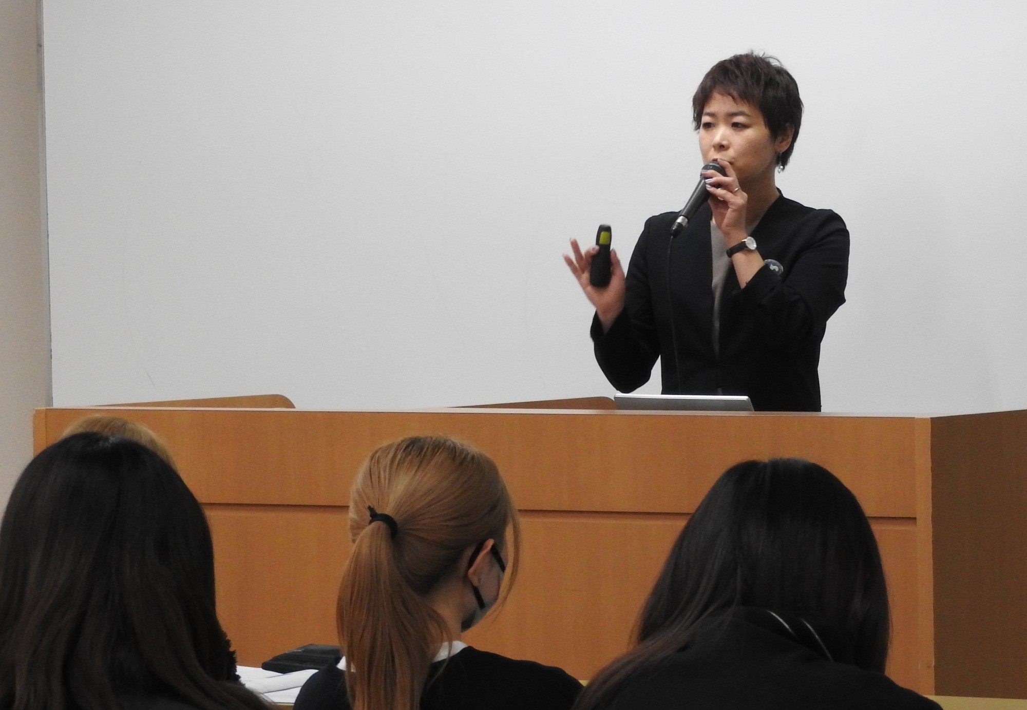 就職支援講座『社会人デビューの前に知っておきたい「働く」ための基礎知識』を開催しました