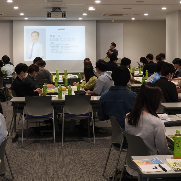 起業家マインドを高めるワークショップに参加。連携先機関と共に地域の未来について考えました。(経営学科)