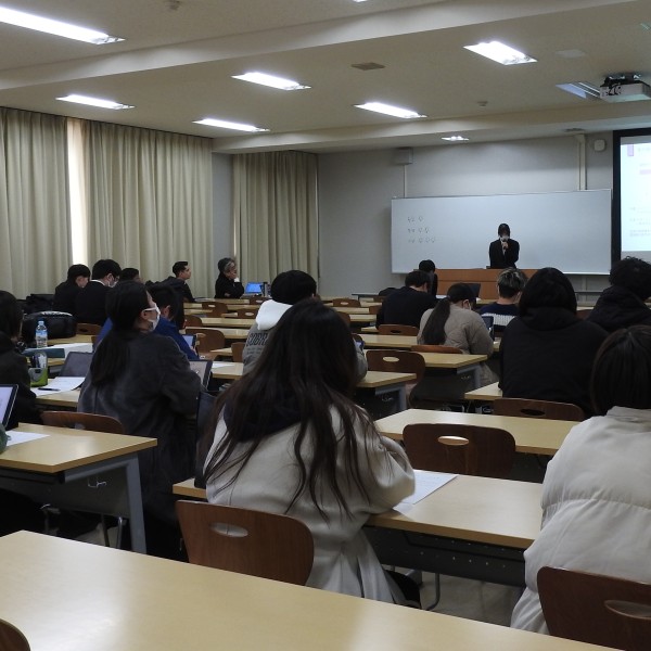 経営学部卒業研究発表会を開催