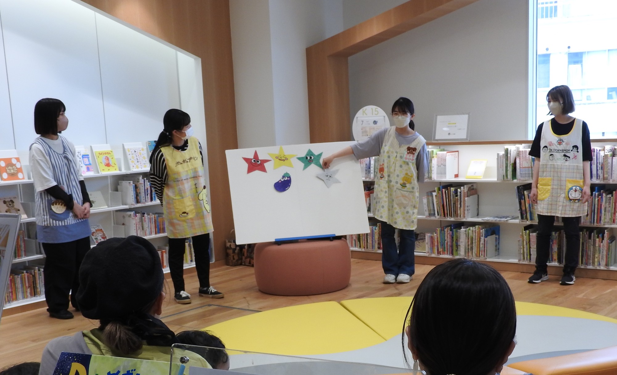 七夕にちなんだパネルシアターなどで楽しいひと時を過ごしました。 (豊橋市まちなか図書館「おはなし会」)