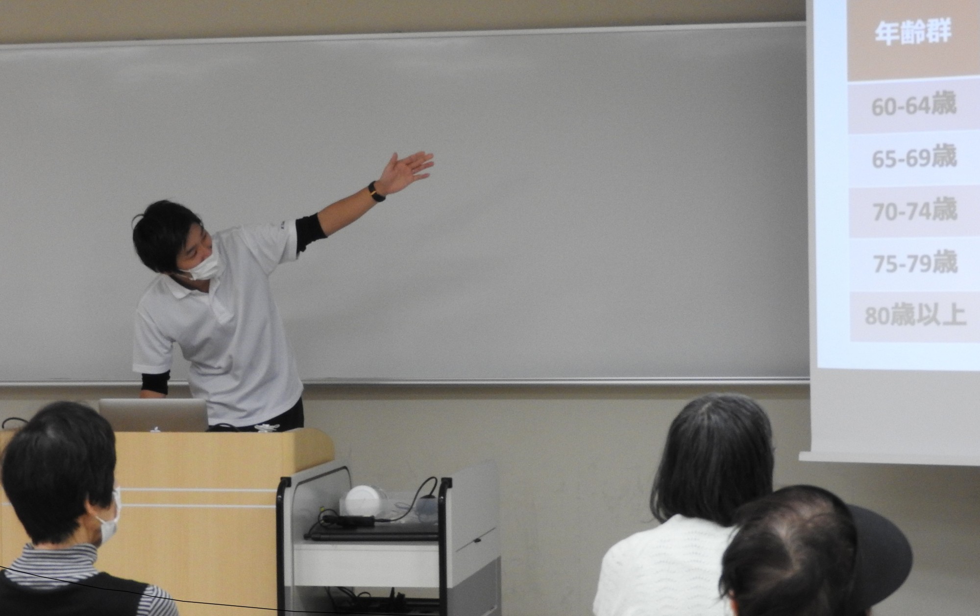 「みんなで学ぼう 健康講座」の第2回が開かれました(理学療法学科)