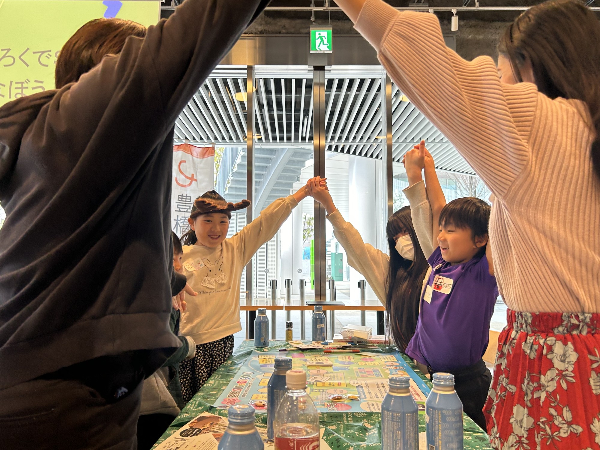 キャリアプランニング科瀧崎ゼミ＆朝倉ゼミがemキャンパスでSDGｓイベントを行いました。