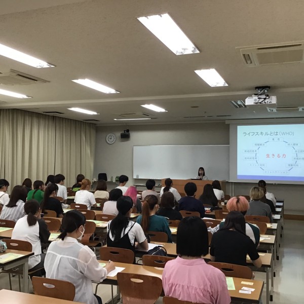 豊橋市こども保健課の方による「健康教育」出前講座