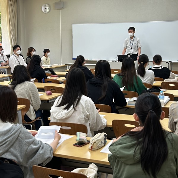 豊川市民病院事務局職員による講演会を実施しました（矢島ゼミナール）