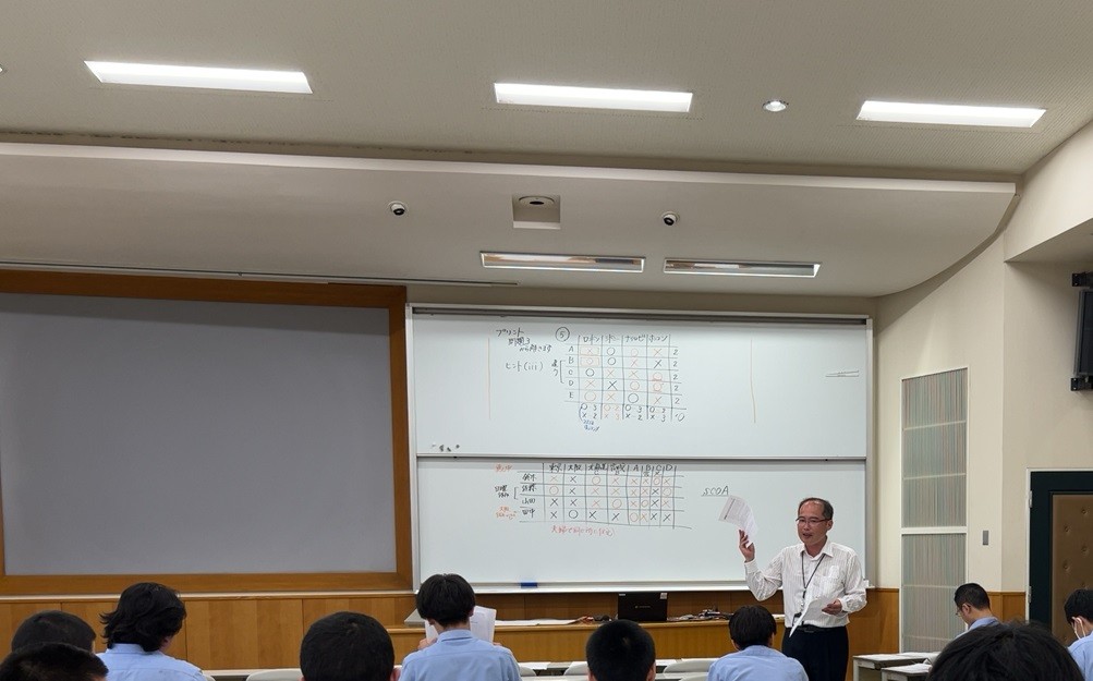高校生対象「公務員試験対策講座」を開催しています(キャリアプランニング科公務員コース)