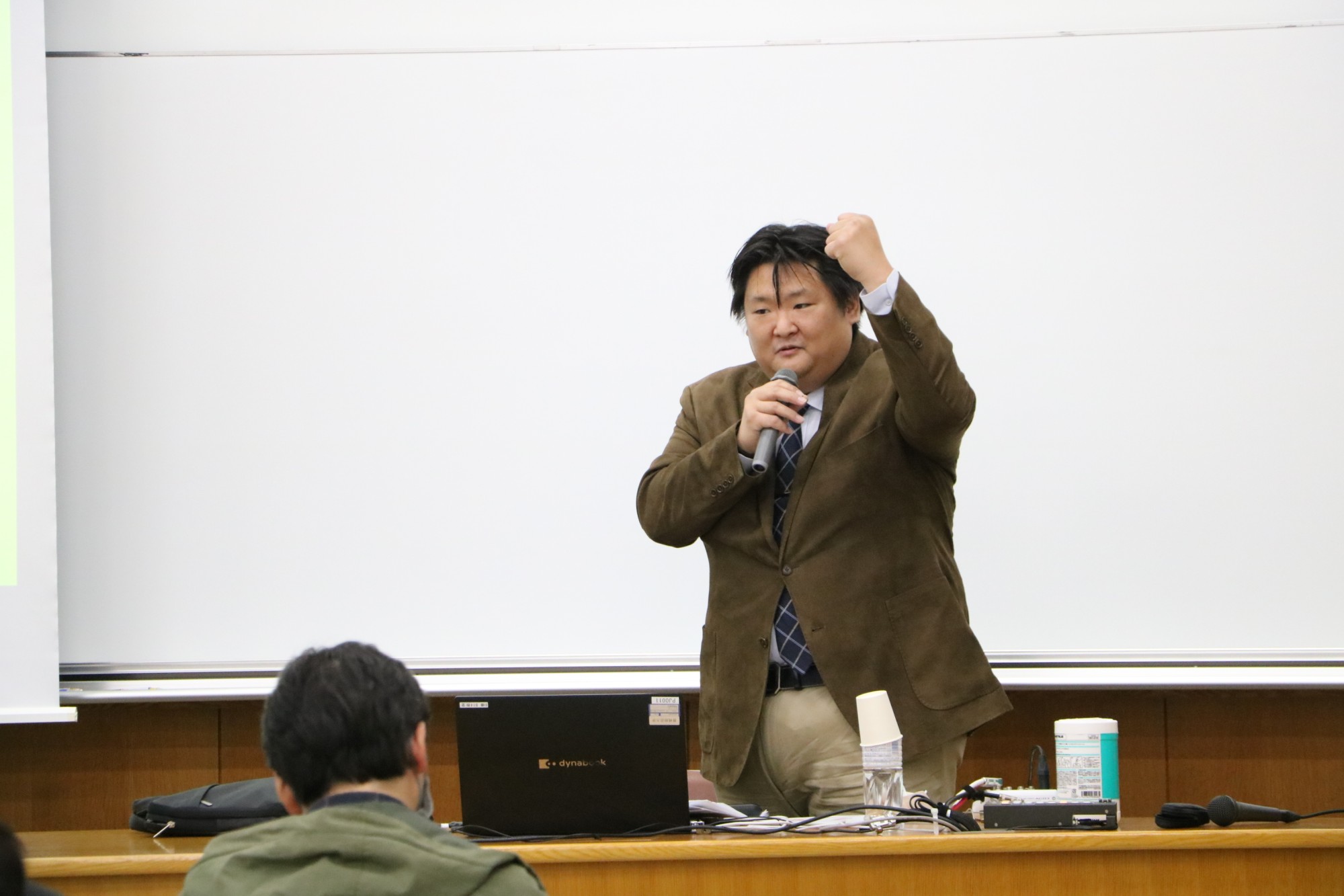 「みんなで学ぼう 健康講座」の第4回が開かれました(理学療法学科)