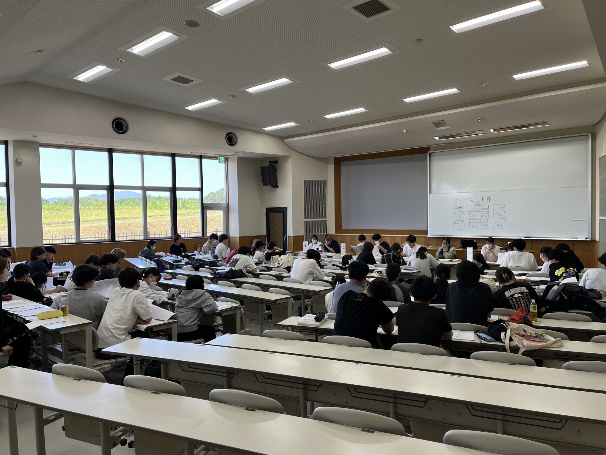 理学療法学科3年生が症例報告会を実施しました。
