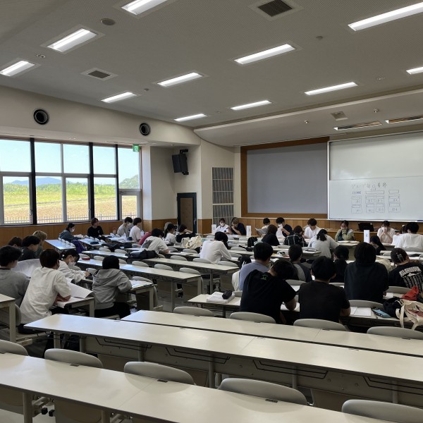 理学療法学科３年生が症例報告会を実施しました。