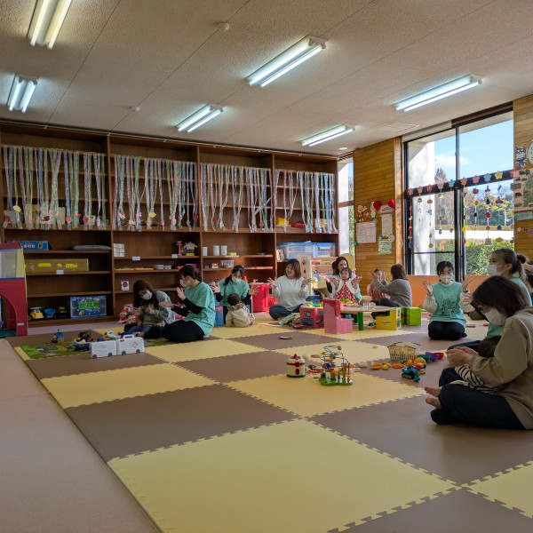 「つどいの広場」—クリスマスの音遊び創作楽器―