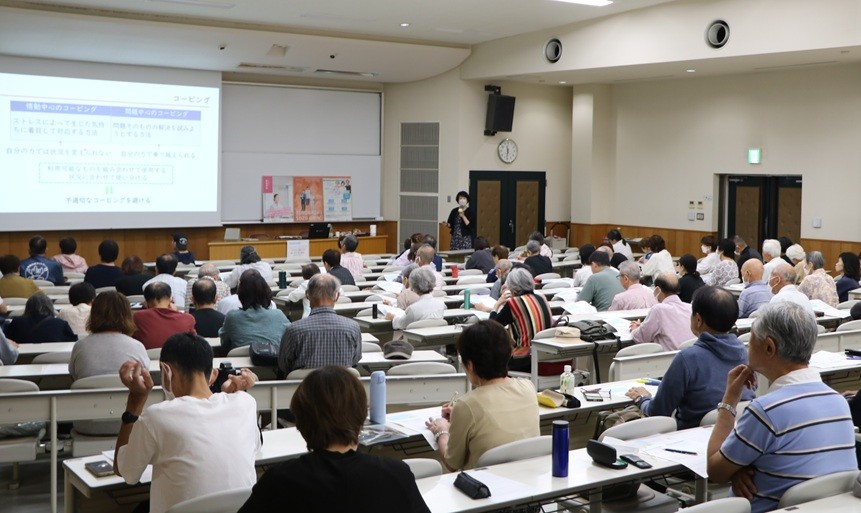 市民大学トラム第4回、「こころのゆとりを自分で作る」をテーマに看護学科の桂川純子教授が講演しました。