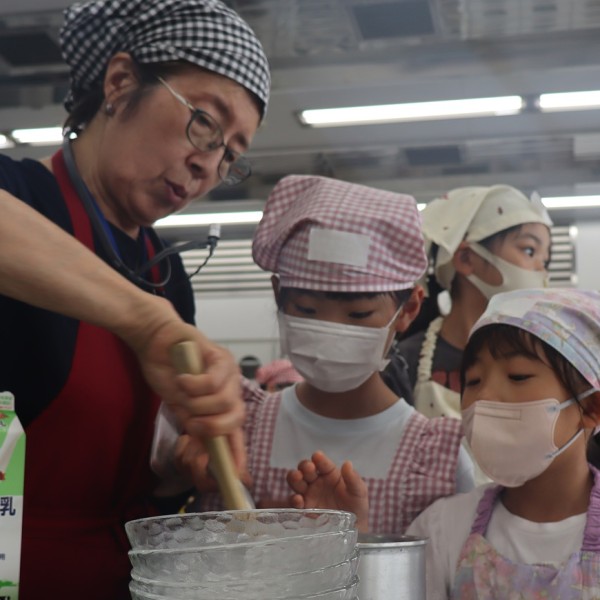 キャリアプランニング科の学生たちと子供たちが料理の楽しさを体験する「SOZOこどもクッキング」第2回を開催！