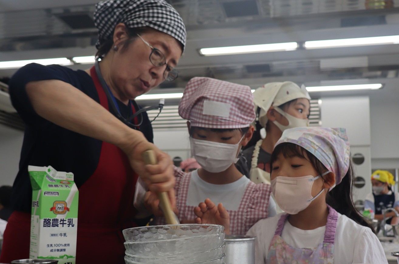キャリアプランニング科の学生たちと子供たちが料理の楽しさを体験する「SOZOこどもクッキング」第2回を開催！