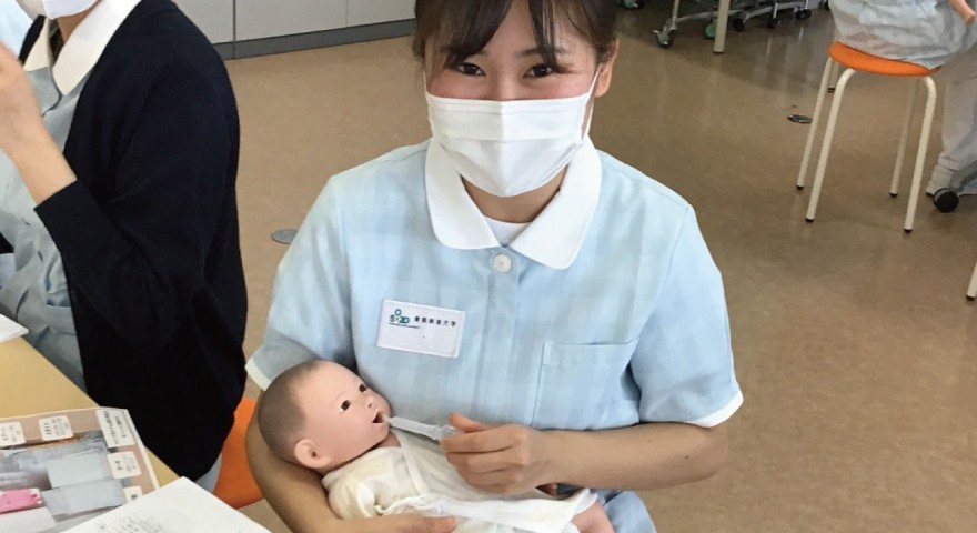 小児看護学演習で、子どもへの経口与薬と持続点滴中の管理を行いました！