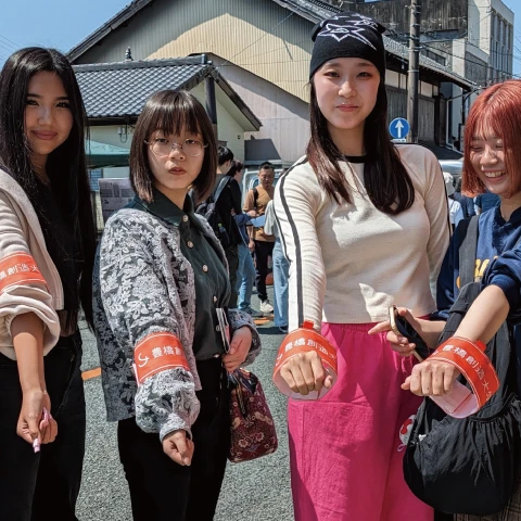 地域に出かけ活動を通じて学んでいます（井原ゼミナール）
