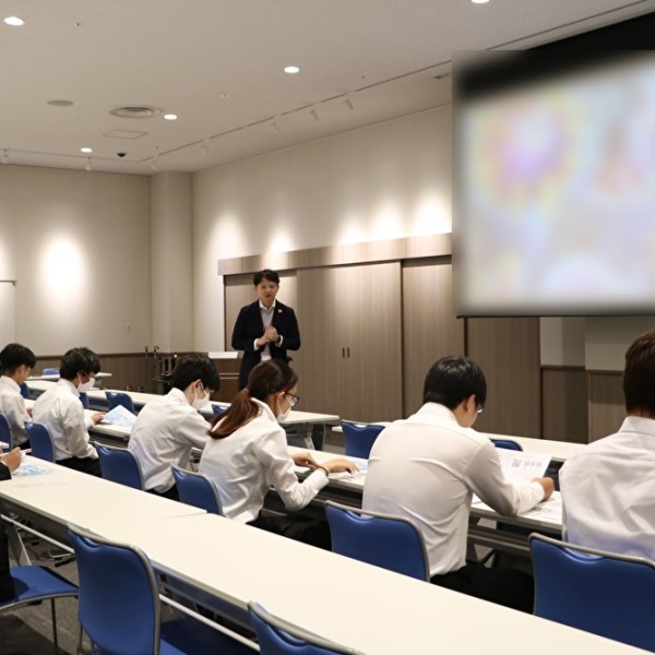 イオンモール豊川でZEBを体験(経営学科)