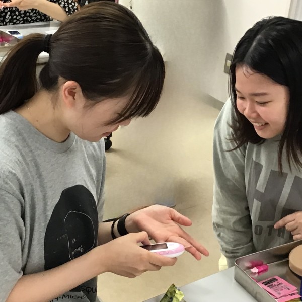 成熟期看護学演習において、自己血糖測定とインスリン自己注射を行いました。