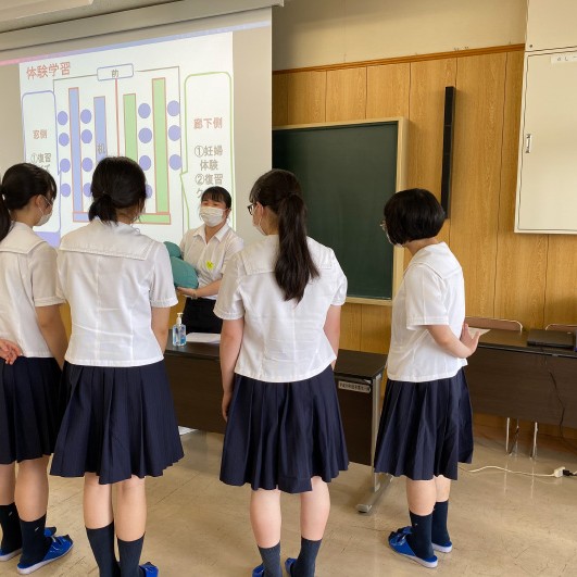看護学科助産師選択コース3名　藤ノ花女子高等学校にて健康教育実施