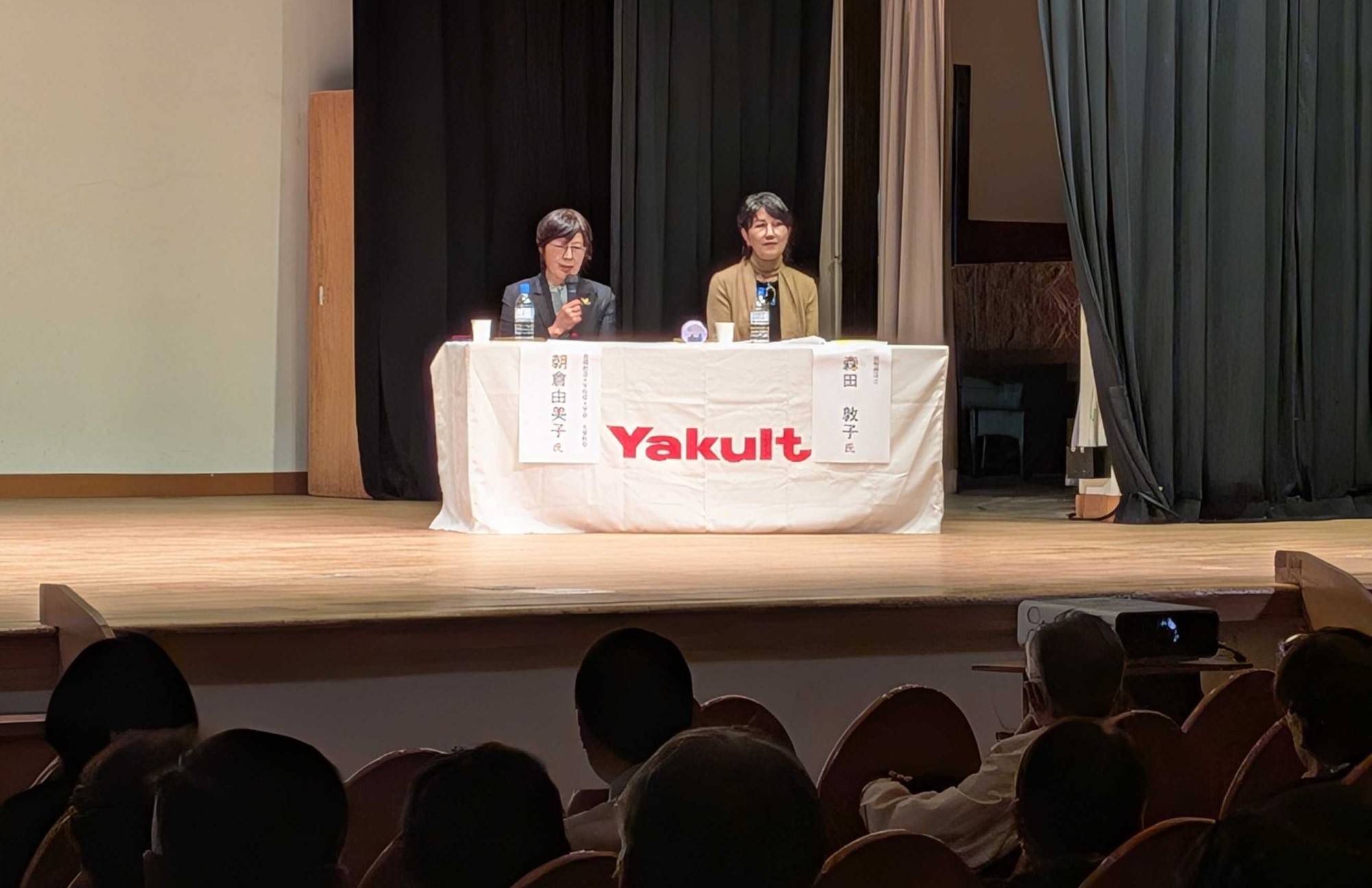 地域で開催された健康フォーラムにキャリアプランニング科の朝倉由美子名誉教授が登壇しました。