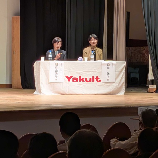 地域で開催された健康フォーラムにキャリアプランニング科の朝倉由美子名誉教授が登壇しました。