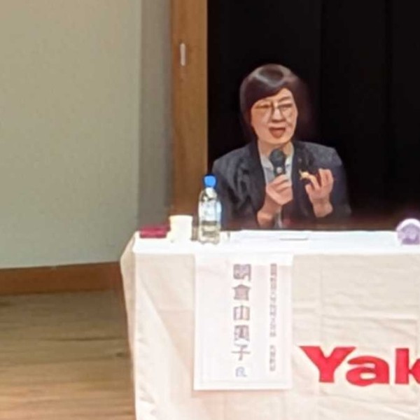 地域で開催された健康フォーラムにキャリアプランニング科の朝倉由美子名誉教授が登壇しました。