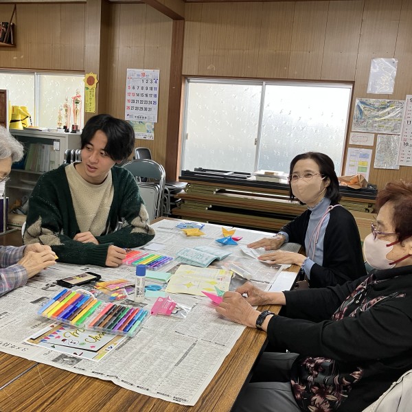 学生プロジェクト・看護学科　　＜高齢者サロンでの活動＞