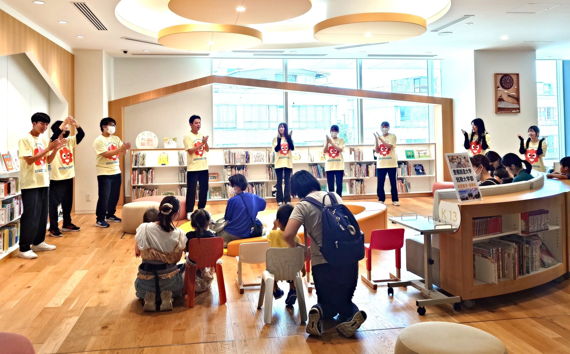 豊橋市まちなか図書館「お話し会」を開催しました(幼児教育・保育科)