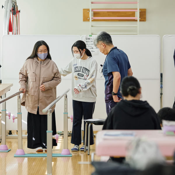 理学療法学科分野の特徴　子どもから老年期における発達についての理学療法