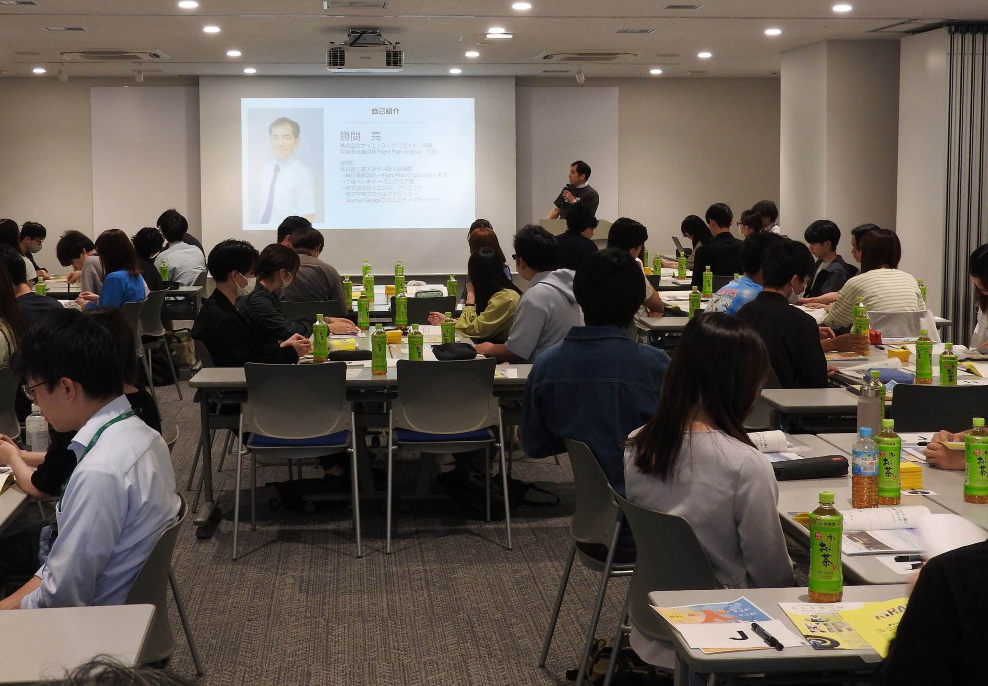 起業家マインドを高めるワークショップに参加。連携先機関と共に地域の未来について考えました。(経営学科)