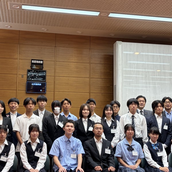豊橋市わかば議会の若者委員所信表明が行われました（キャリアプランニング科）