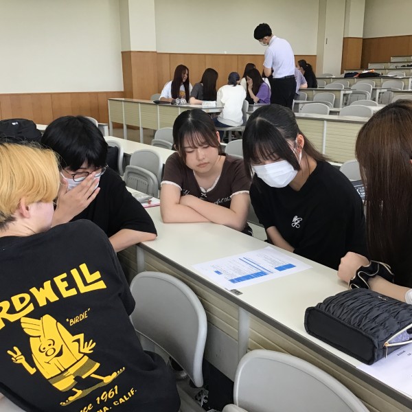 看護学科1年生によるキャリアデザイン発表会
