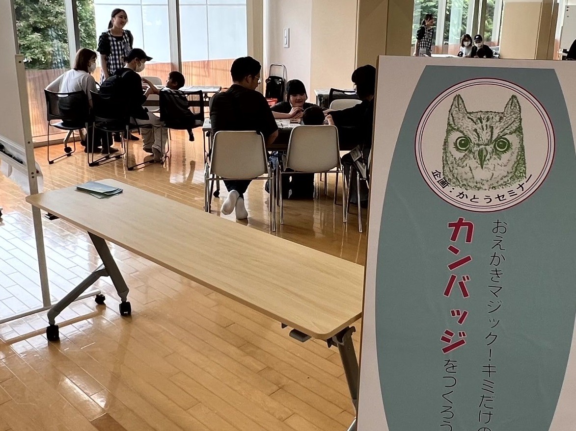 サーラグループとの連携事業「SO　GOOD LIFE FAIR　2025」で缶バッジ作りのワークショップを開催しました！(幼児教育・保育科)