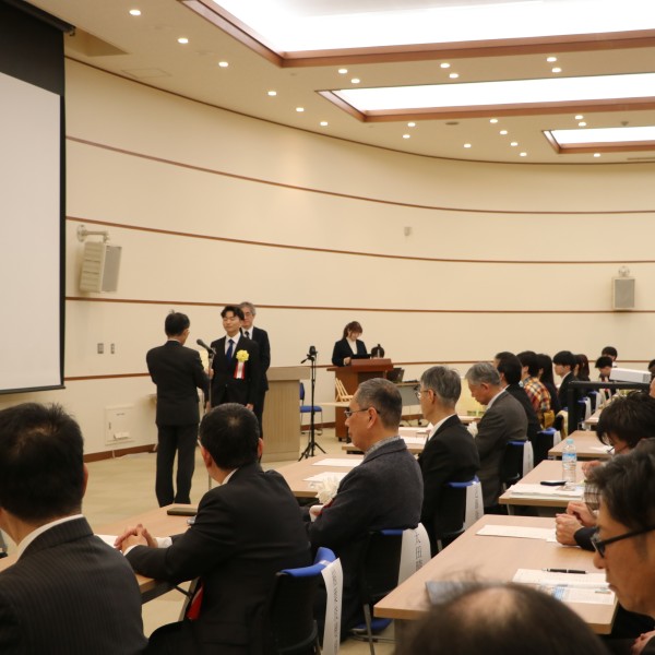 「第25回東三河ビジネスプランコンテスト」で、本学経営学部経営学科3年生2人がアイデア部門で表彰されました