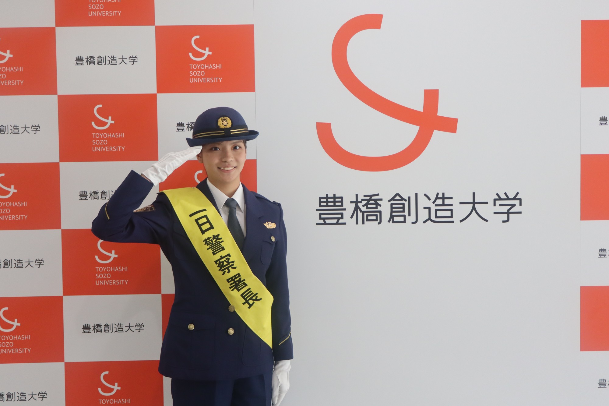 １１月１１日「市民の日」に合わせて本学の学生が一日長として活動(キャリアプランニング科)