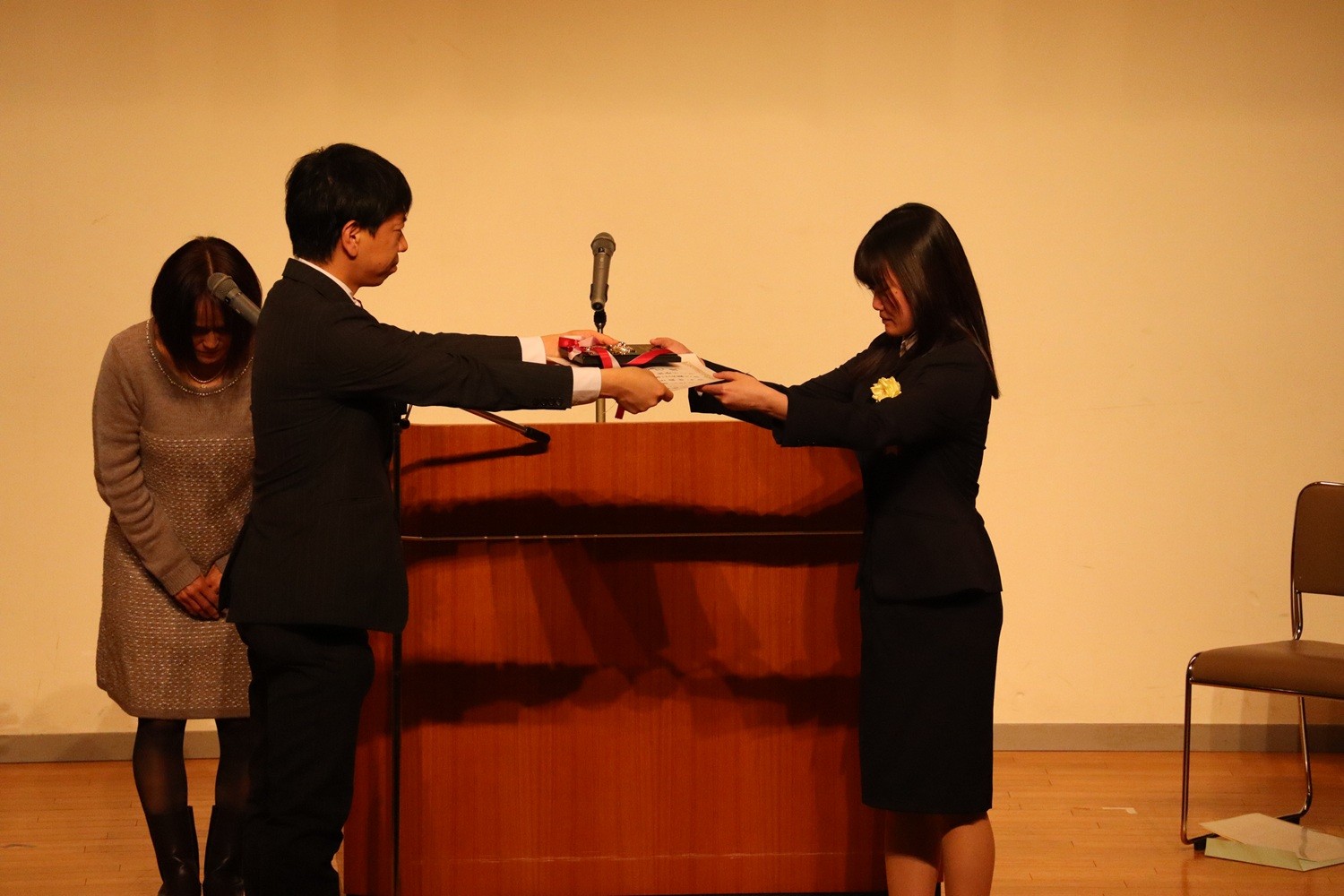 明るい社会づくり実践体験作文の入賞。表彰式に出席しました。