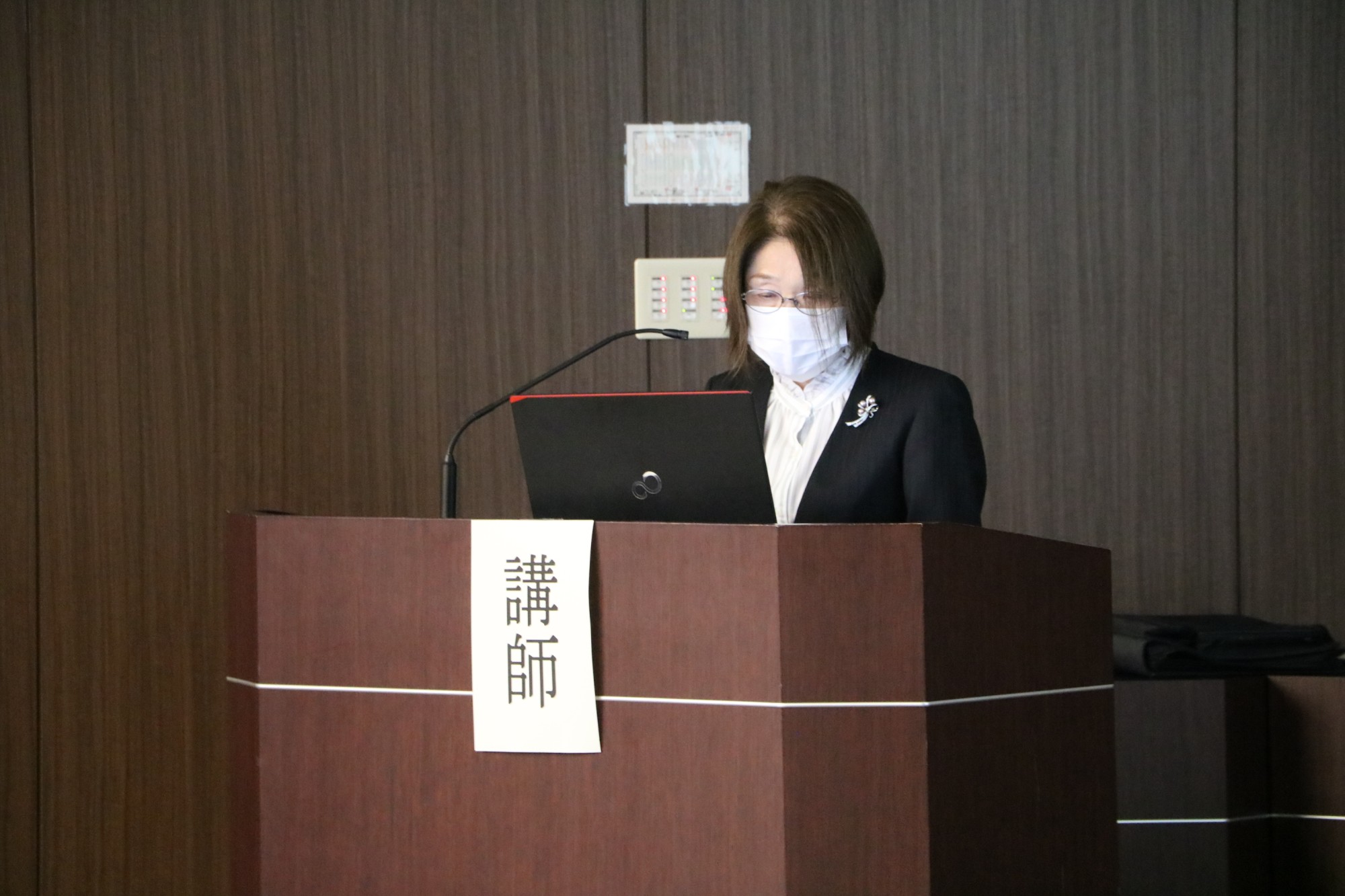 地域の医療を支える活動「とよかわ在宅医療・介護ネットワーク講演会」で看護科長の蒔田寛子教授が講演