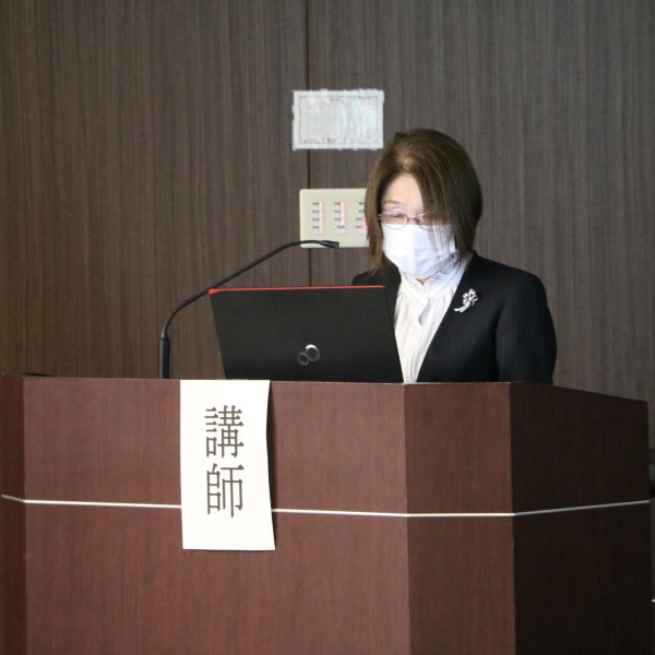 地域の医療を支える活動「とよかわ在宅医療・介護ネットワーク講演会」で看護科長の蒔田寛子教授が講演