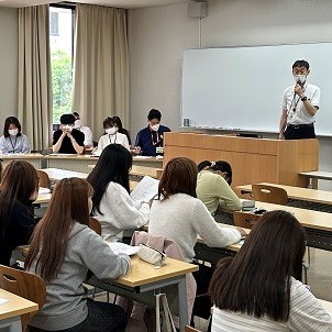 豊川市民病院事務局職員による講演会に参加しました（矢島ゼミナール）