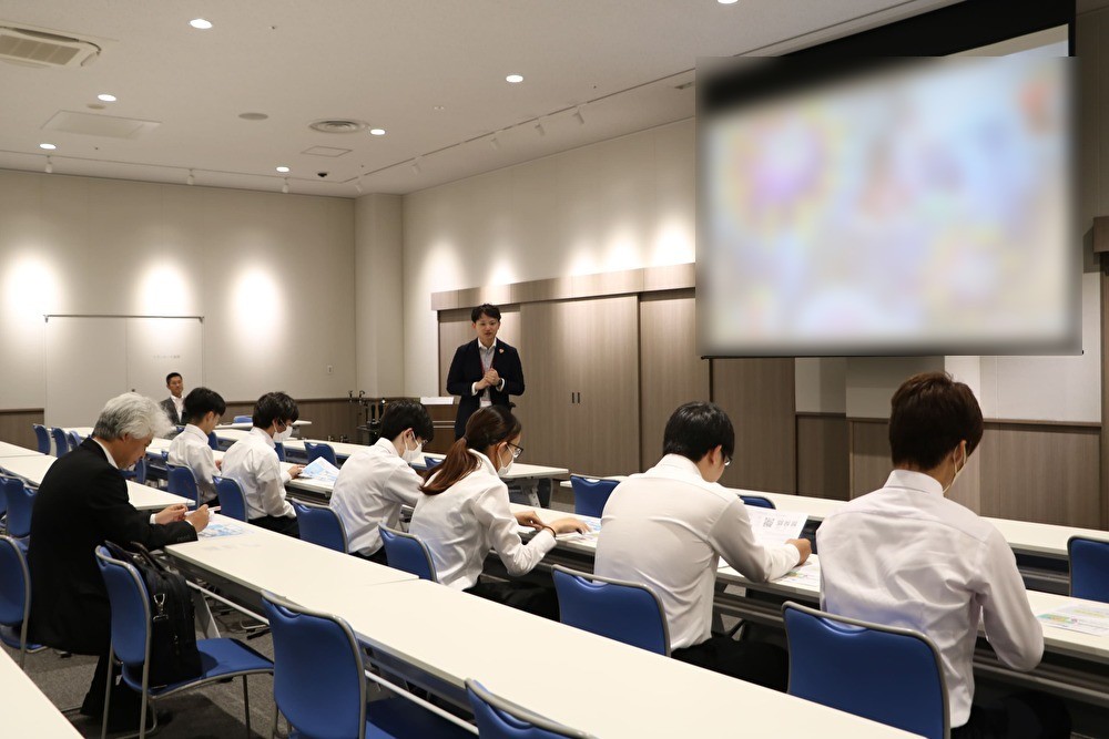 イオンモール豊川でZEBを体験(経営学科)