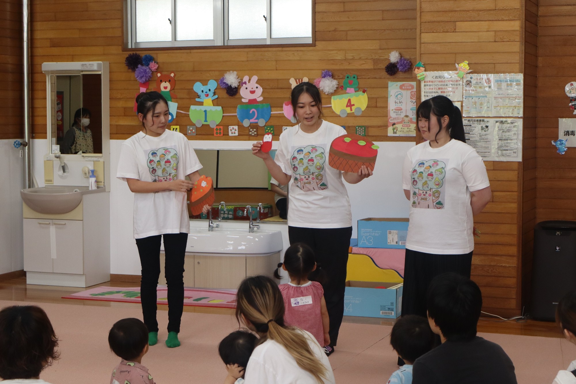 地域にひらかれた大学「つどいの広場〜学生さんとあそぼう!〜」で学生たちが子どもたちに「音楽遊び」を実践