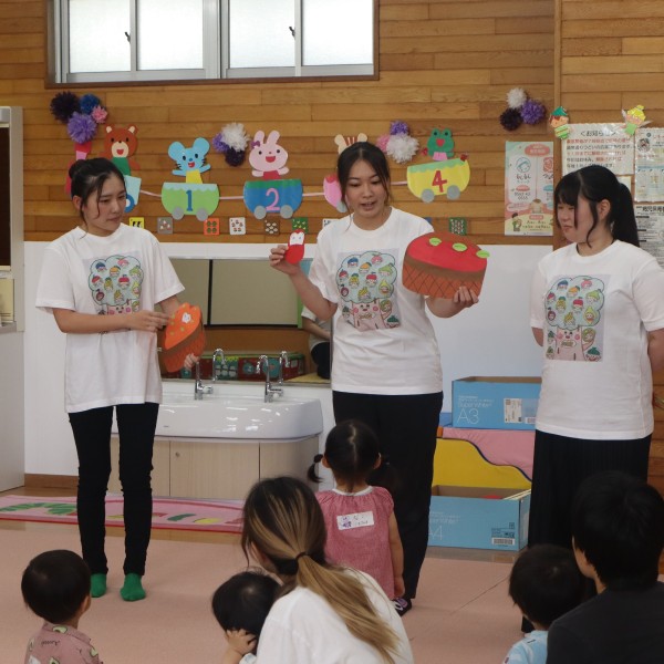 地域にひらかれた大学「つどいの広場〜学生さんとあそぼう！〜」で学生たちが子どもたちに「音楽遊び」を実践